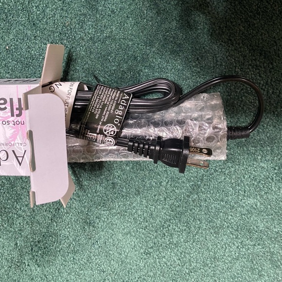 NWT Adagio Not so Mini flat iron- black - Picture 13 of 16